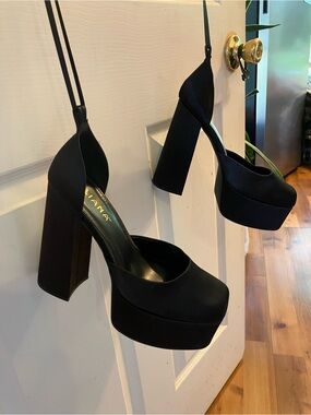 Liliana Platform Block Heel Pumps in Black